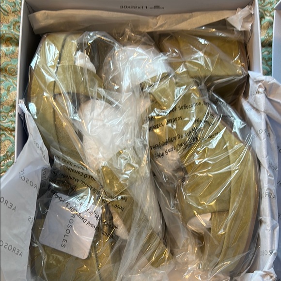 AEROSOLES Suede Light Olive Green Platform Shoes - Picture 2 of 7